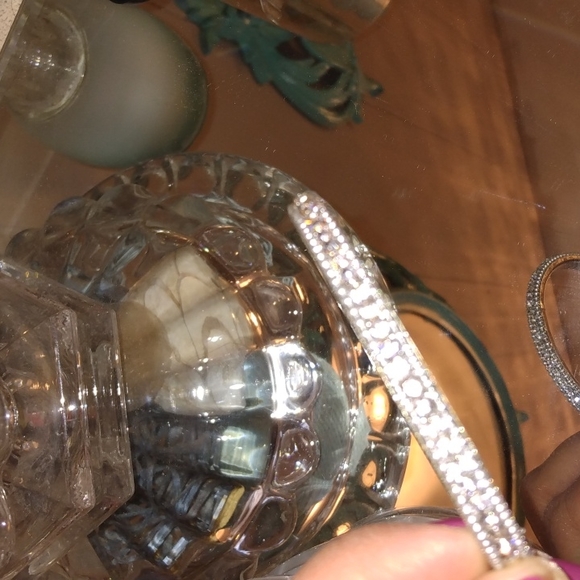 Crystal studded bangle. - Picture 5 of 5